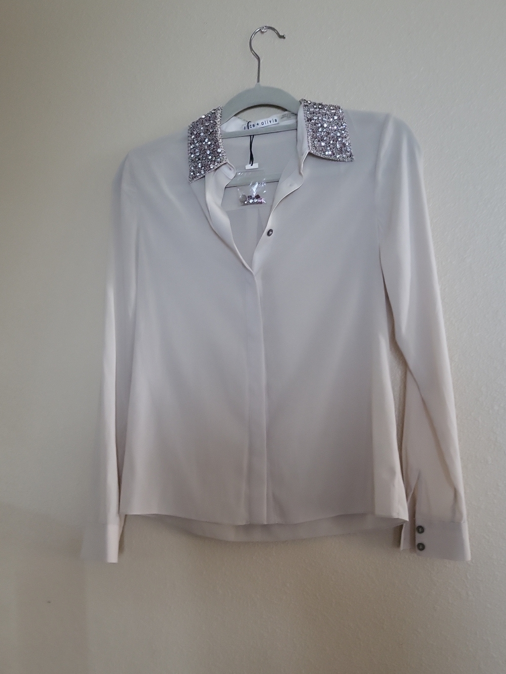 ALICE + OLIVIA IVORY STACEY BENDET BLOUSE SILK RHINESTONE BEAD COLLAR  NWT TOP